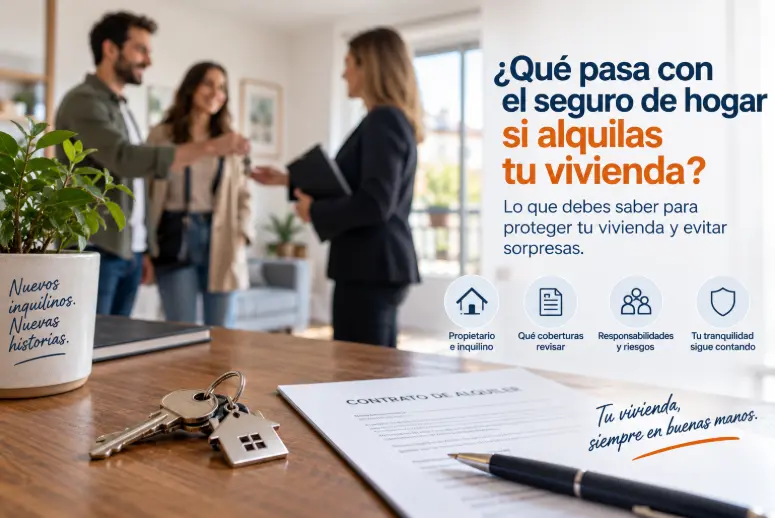 Propietario entregando las llaves de una vivienda alquilada junto a un contrato de alquiler, representando la importancia de revisar el seguro de hogar al alquilar una vivienda.
